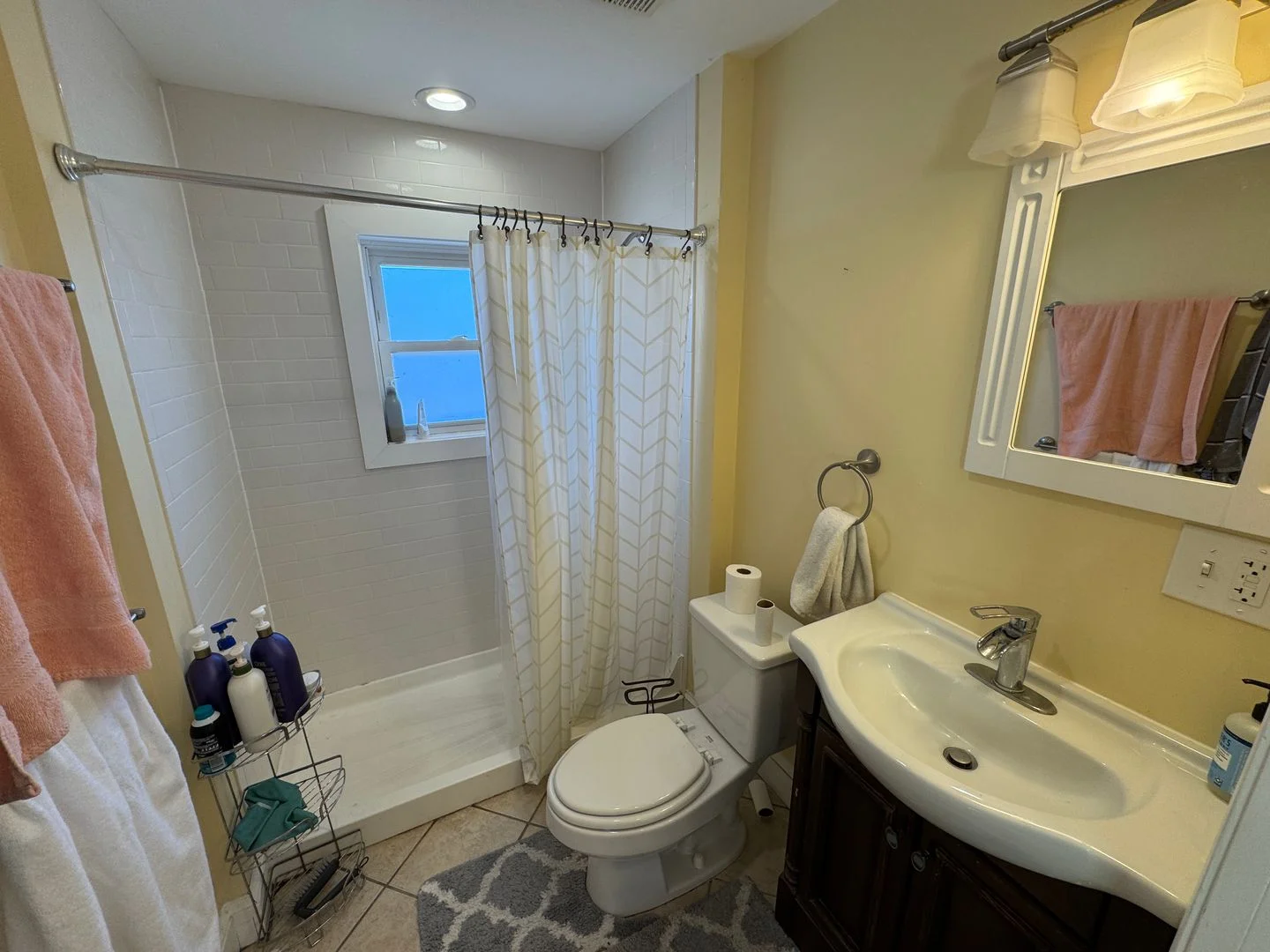 6 bed, 3.5 bath apartment for rent at 208 Holland St Unit 2, Teele Square — photo 4 of 13