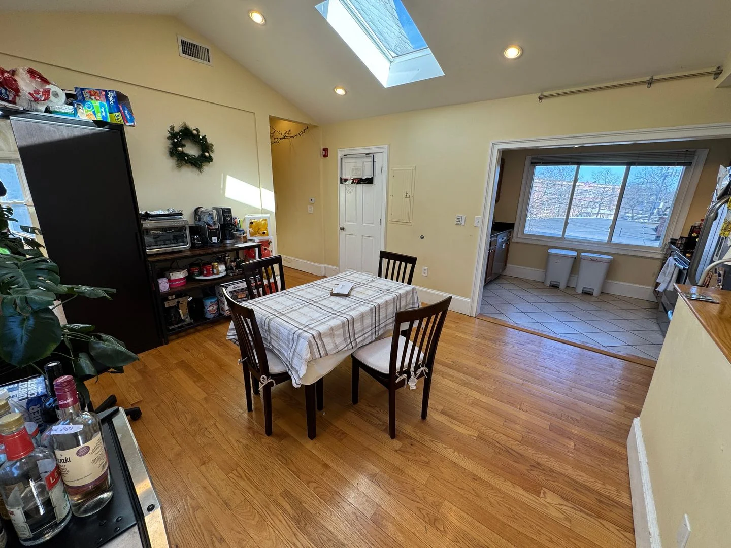 6 bed, 3.5 bath apartment for rent at 208 Holland St Unit 2, Teele Square