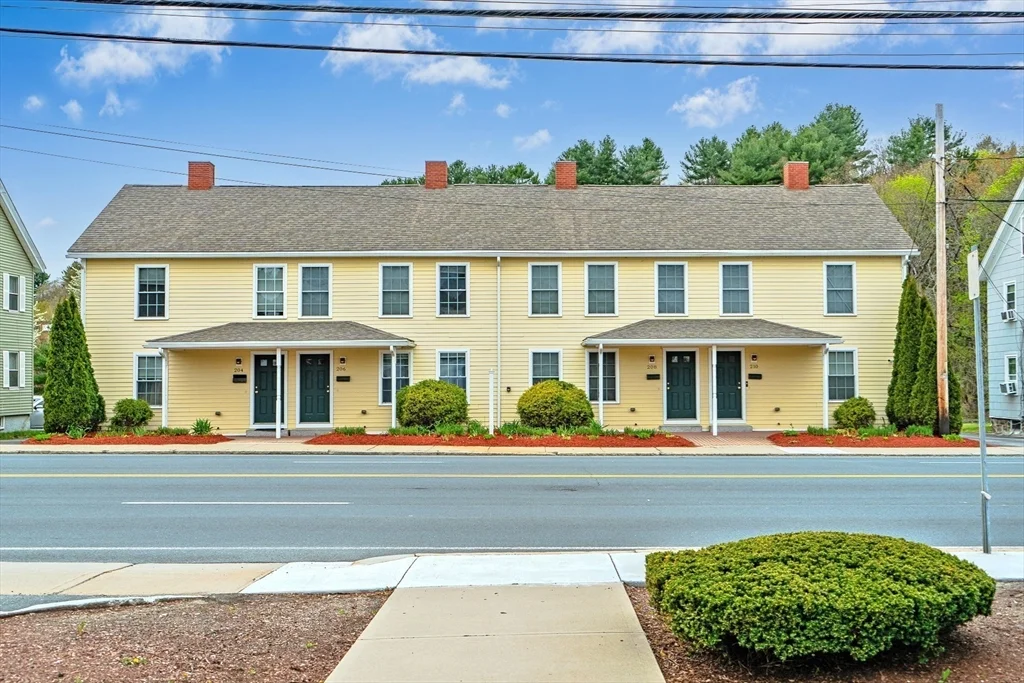 3 bed, 1 bath apartment for rent at 208 N Main St , Unit 208, Andover — photo 1 of 9