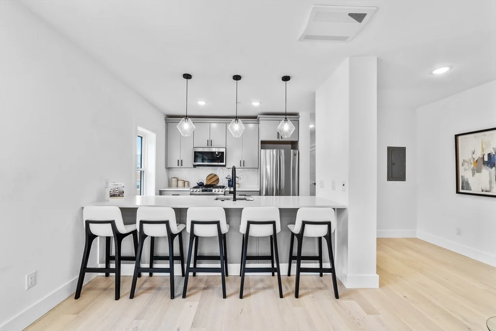 2 bed, 2 bath apartment for rent at 208 Spencer Unit 7, Chelsea