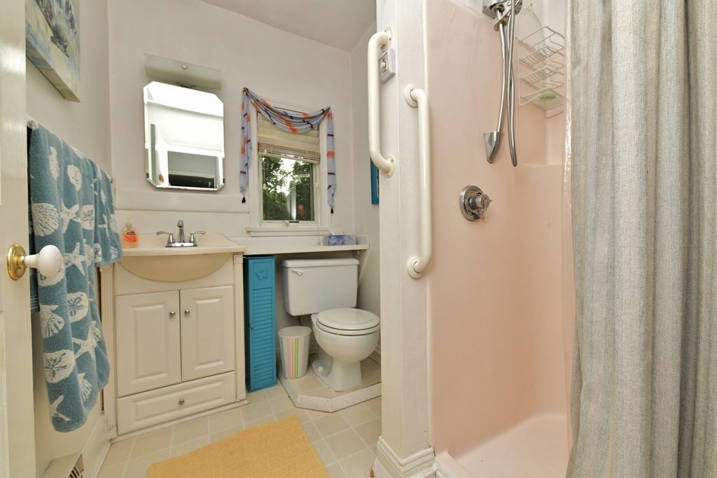 2 bed, 1 bath apartment for rent at 208 Standish Rd Unit WINTER, Sagamore Beach — photo 14 of 25