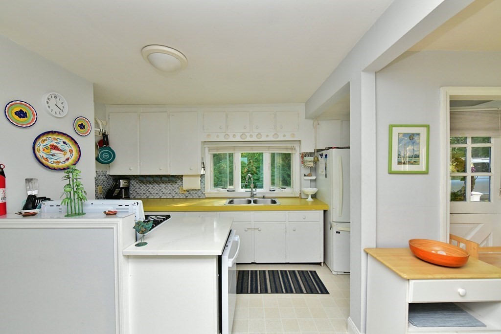 2 bed, 1 bath apartment for rent at 208 Standish Rd Unit WINTER, Sagamore Beach — photo 4 of 25