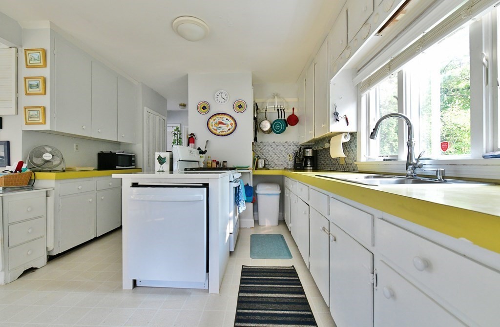 2 bed, 1 bath apartment for rent at 208 Standish Rd Unit WINTER, Sagamore Beach — photo 2 of 25