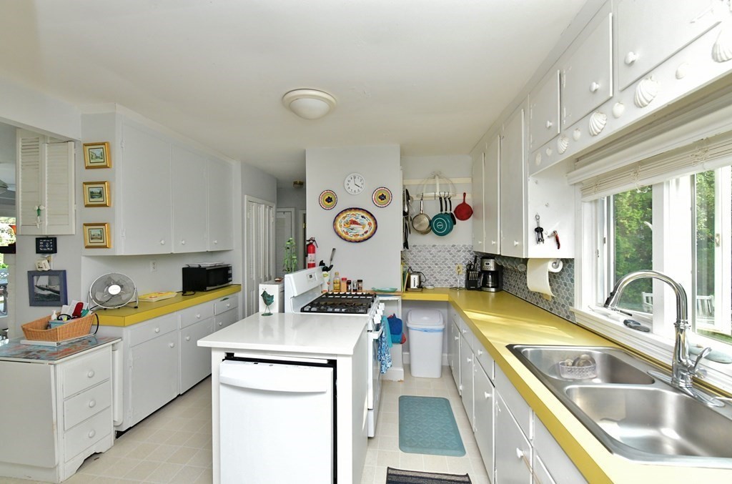 2 bed, 1 bath apartment for rent at 208 Standish Rd Unit WINTER, Sagamore Beach — photo 3 of 25