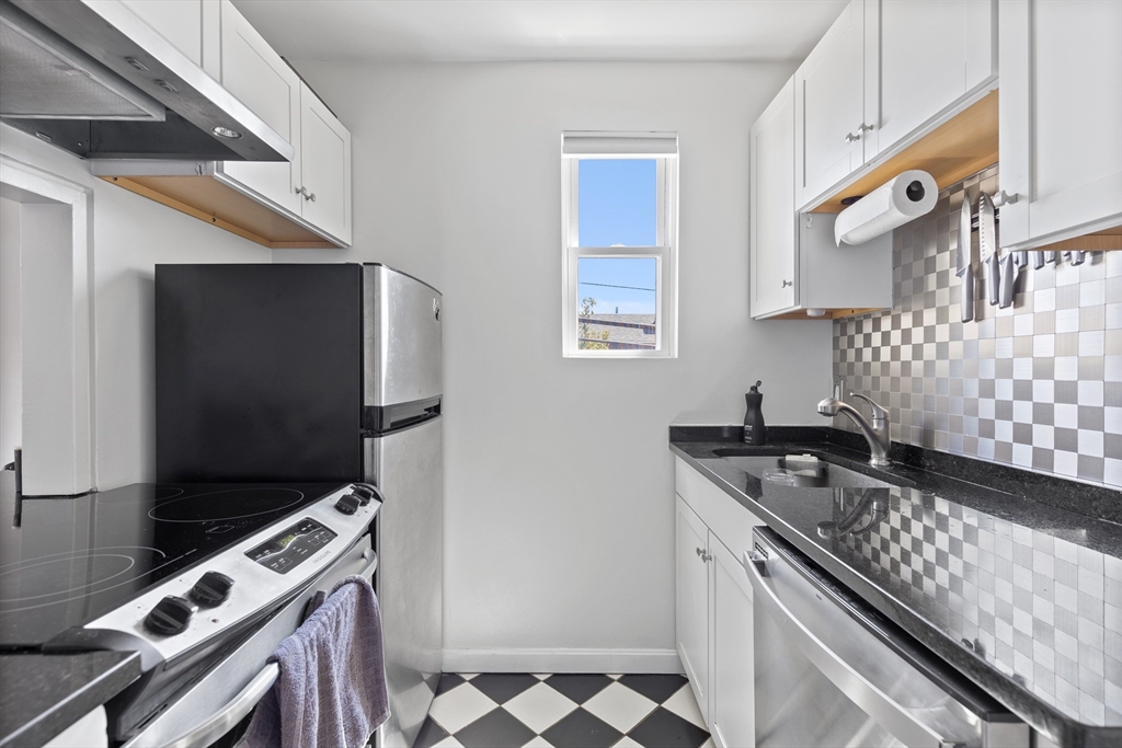 1 bed, 1 bath apartment for rent at 208 Washington Unit 4, Chelsea — photo 2 of 11