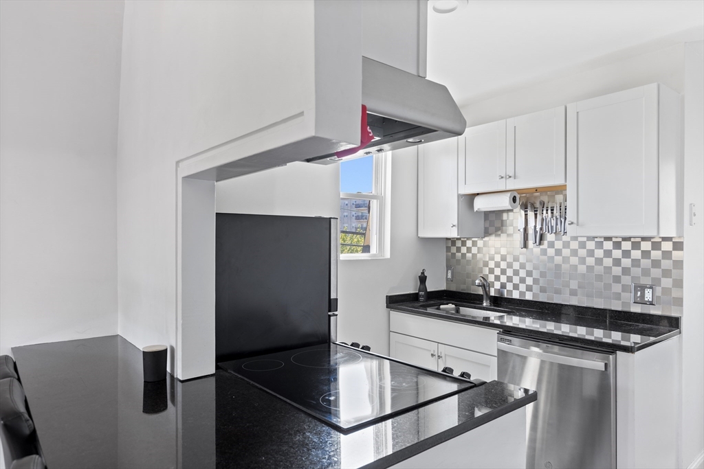 1 bed, 1 bath apartment for rent at 208 Washington Unit 4, Chelsea — photo 3 of 11