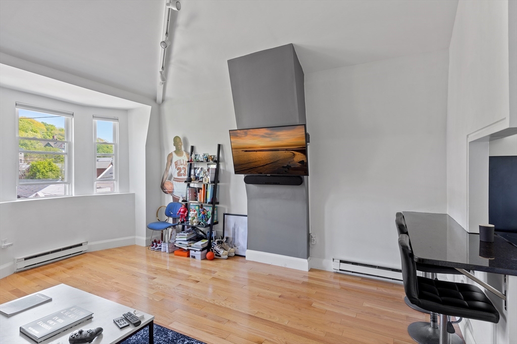 1 bed, 1 bath apartment for rent at 208 Washington Unit 4, Chelsea — photo 5 of 11