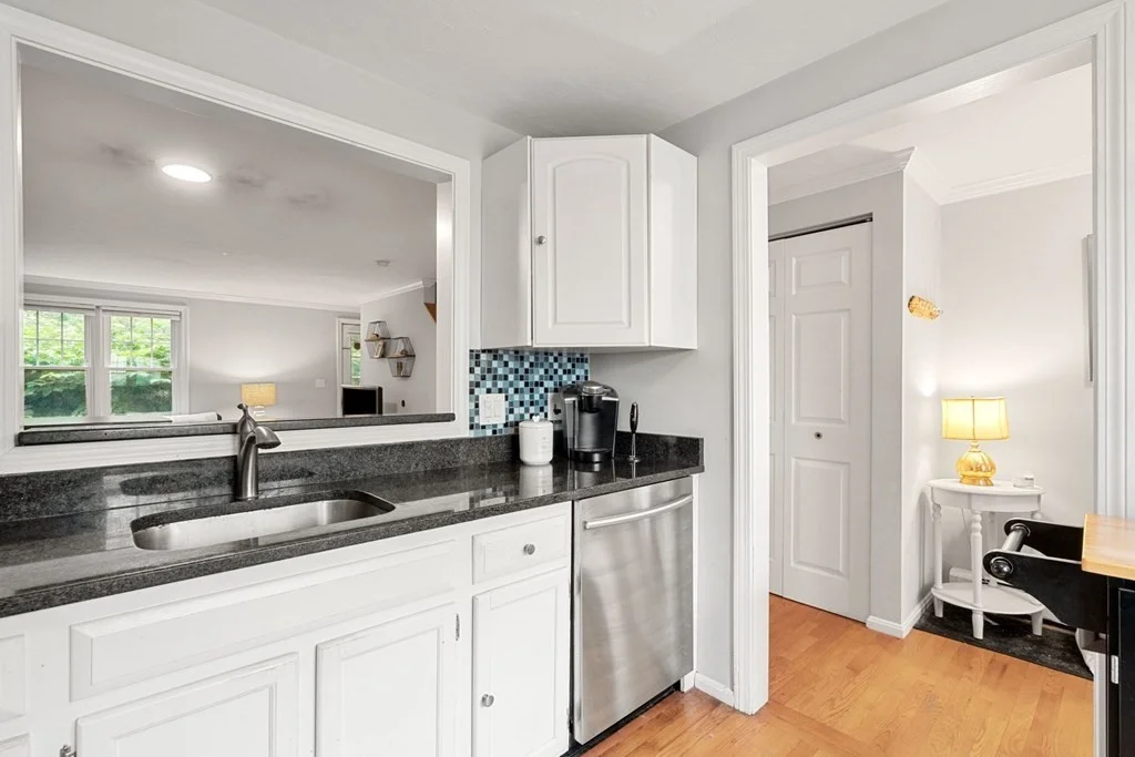 4 bed, 2 bath apartment for rent at 208 West 6th, Boston — photo 5 of 29