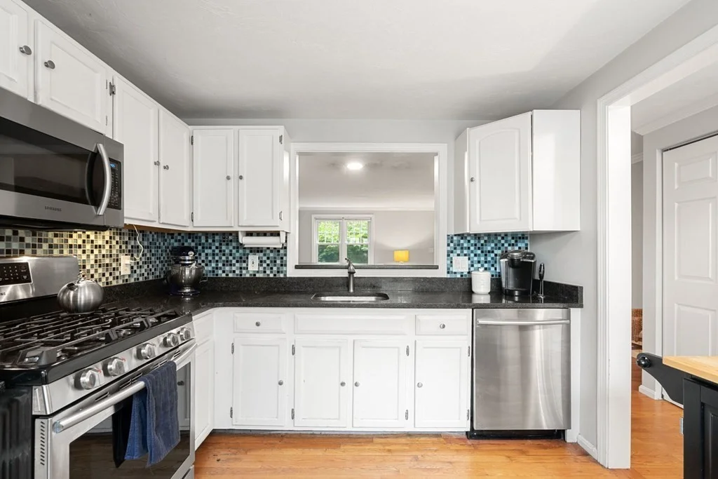 4 bed, 2 bath apartment for rent at 208 West 6th, Boston — photo 3 of 29