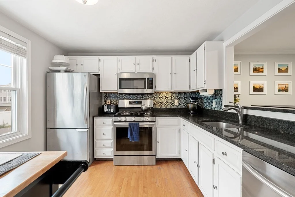 4 bed, 2 bath apartment for rent at 208 West 6th, Boston — photo 4 of 29