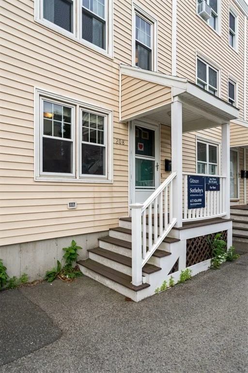 4 bed, 2 bath apartment for rent at 208 West 6th, Boston — photo 25 of 29