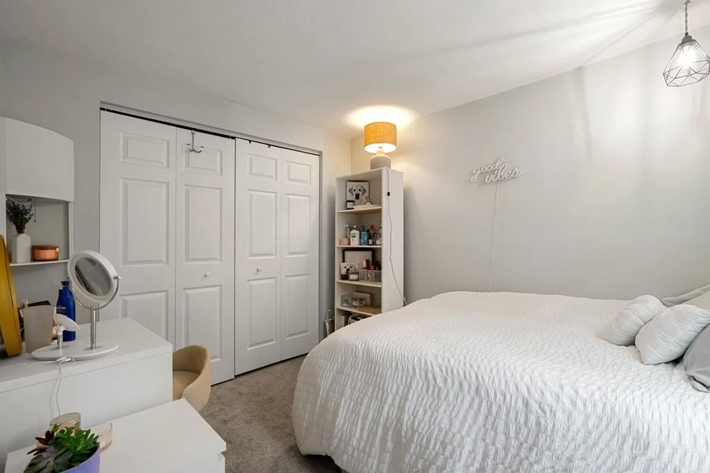 4 bed, 2 bath apartment for rent at 208 West 6th, Boston — photo 16 of 29