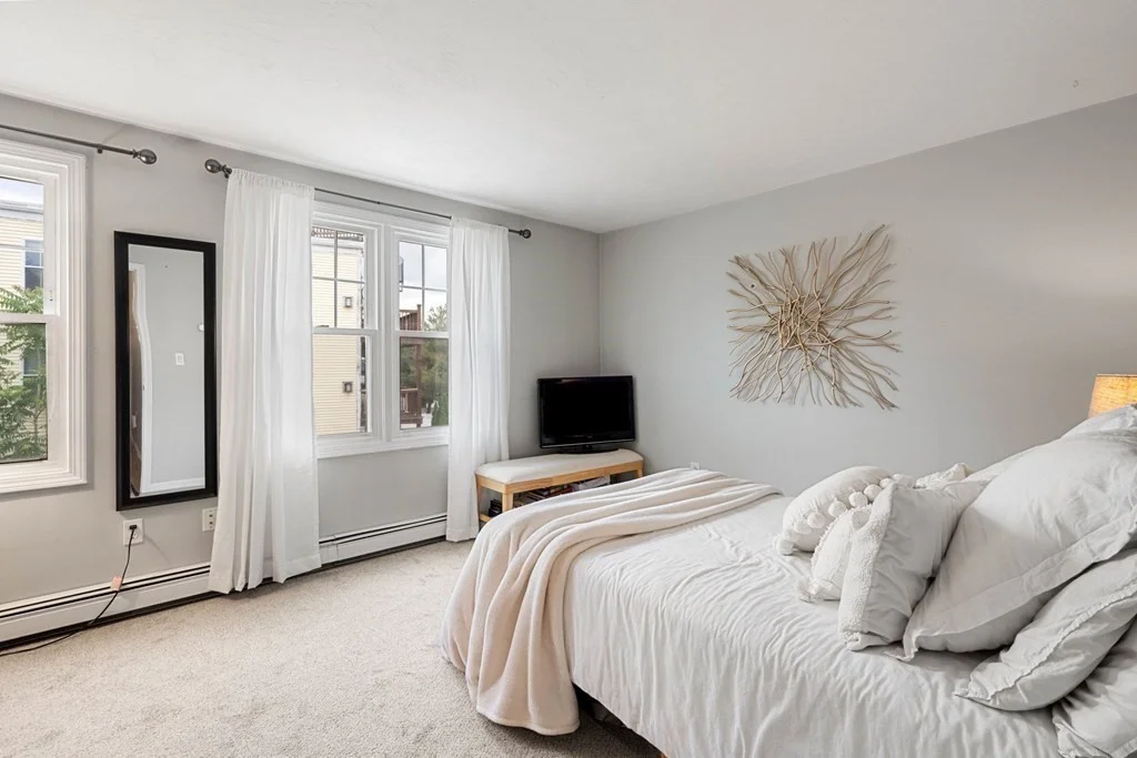 4 bed, 2 bath apartment for rent at 208 West 6th, Boston — photo 12 of 29