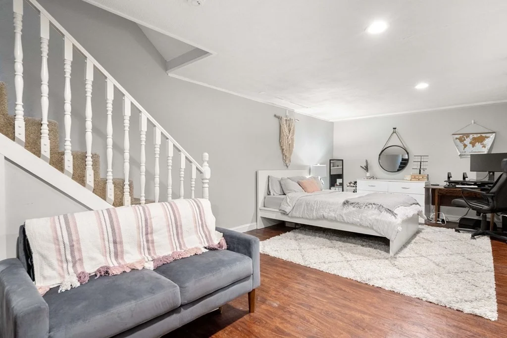 4 bed, 2 bath apartment for rent at 208 West 6th, Boston — photo 19 of 29