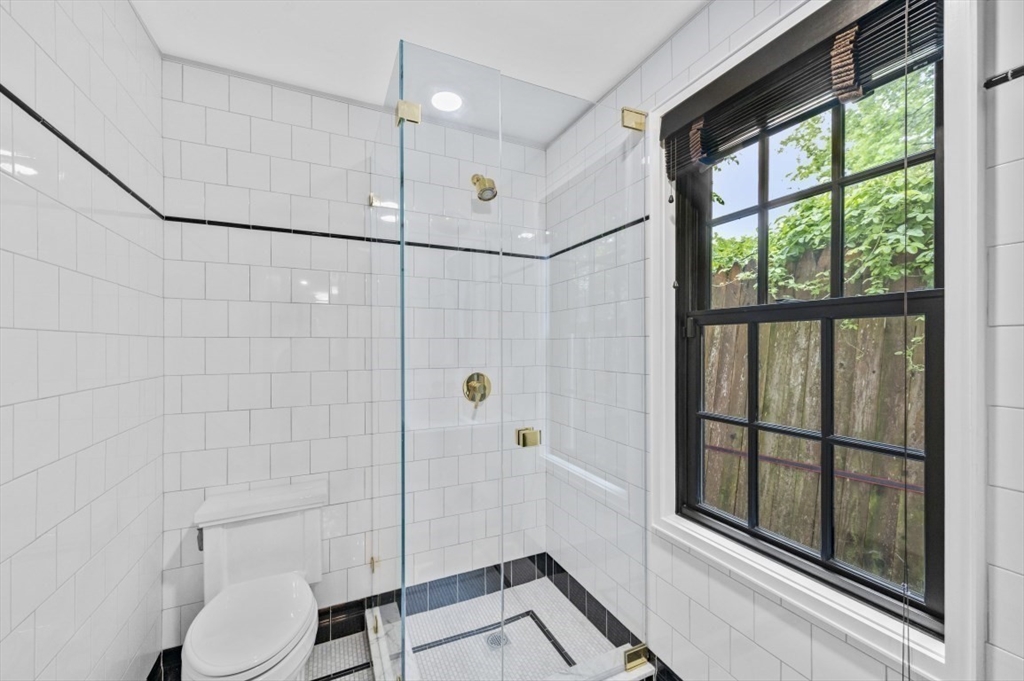 3 bed, 3 bath apartment for rent at 208 Windsor St Unit 0, The Port — photo 11 of 20
