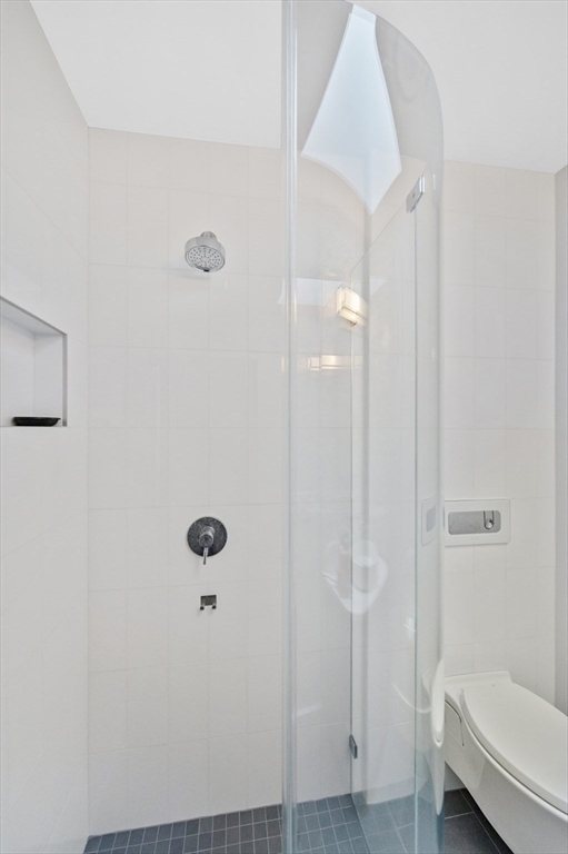 3 bed, 3 bath apartment for rent at 208 Windsor St Unit 0, The Port — photo 15 of 20