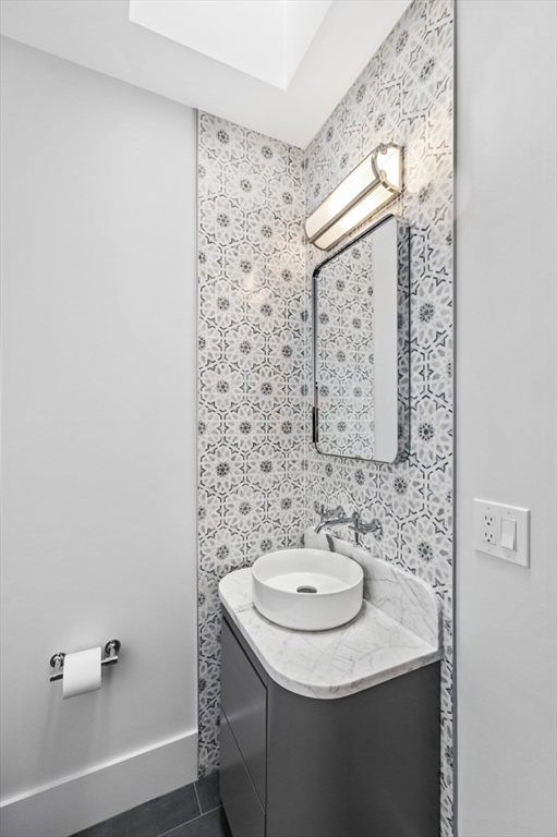 3 bed, 3 bath apartment for rent at 208 Windsor St Unit 0, The Port — photo 14 of 20