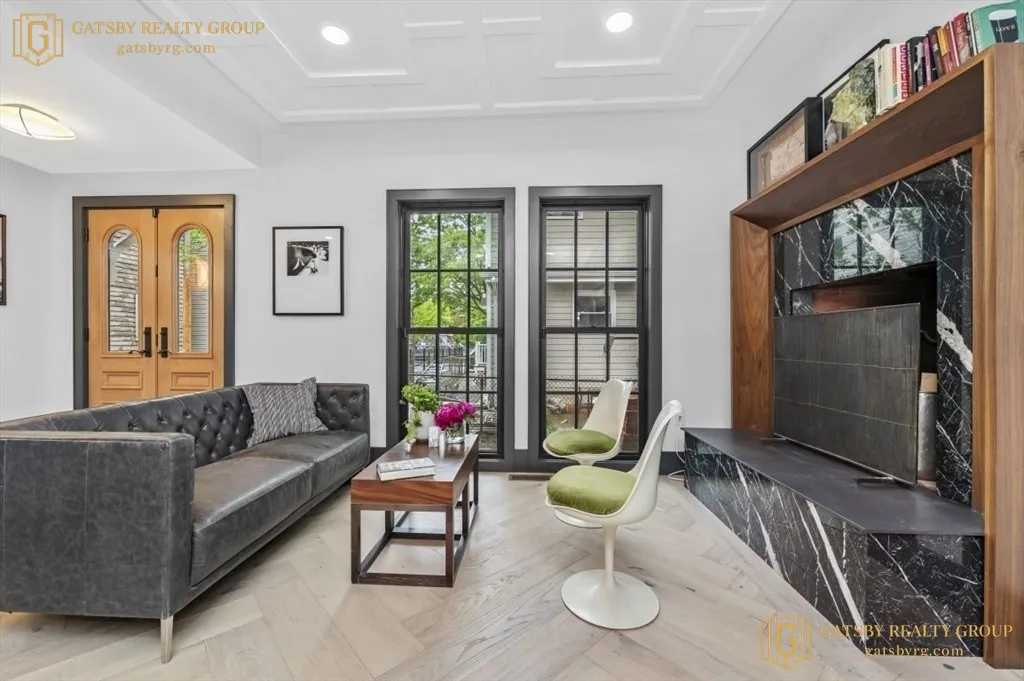 3.5 bed, 3 bath apartment for rent at 208 Windsor St Unit 1, The Port — photo 5 of 21