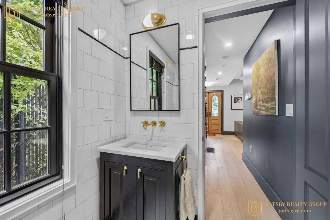 3.5 bed, 3 bath apartment for rent at 208 Windsor St Unit 1, The Port — photo 11 of 21
