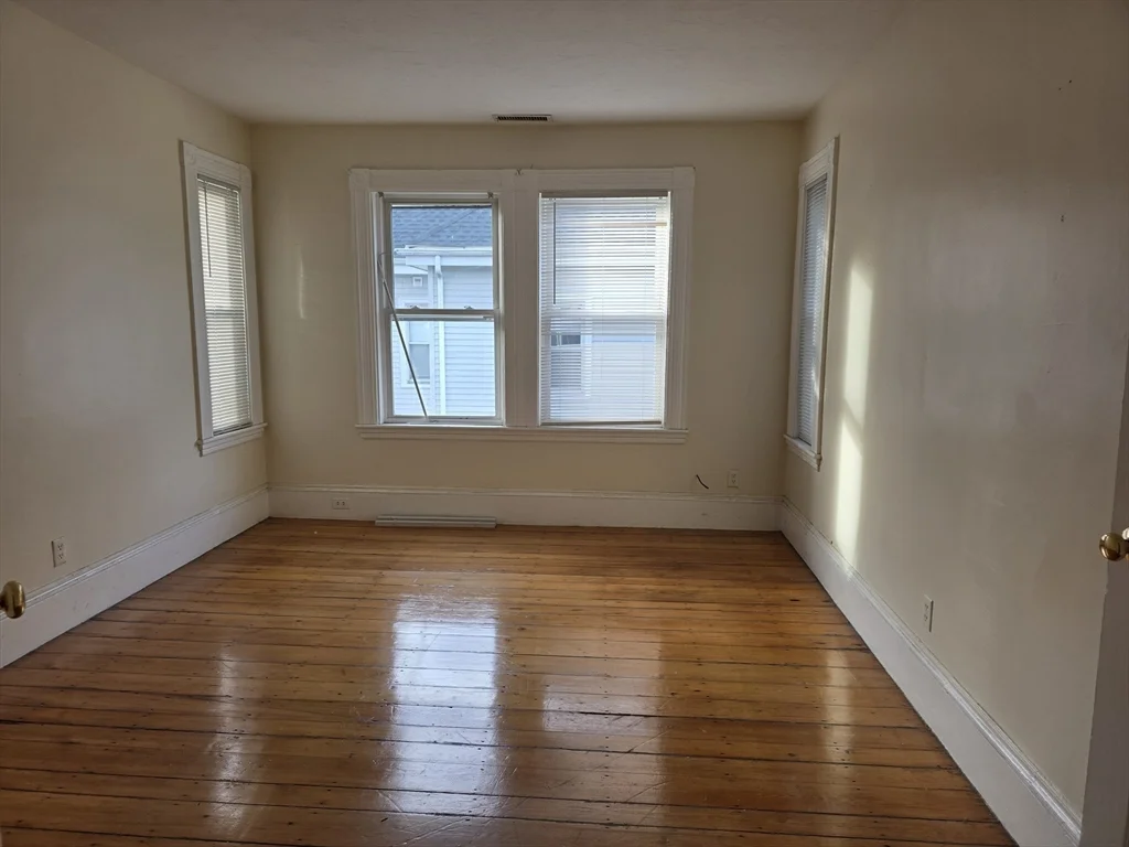 1 bed, 1 bath apartment for rent at 209 Ash St Unit 2-R, Waltham — photo 6 of 7
