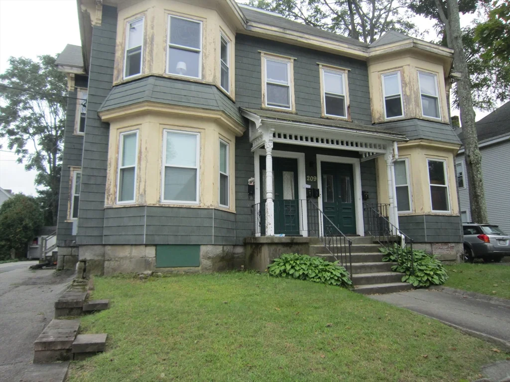 1 bed, 1 bath apartment for rent at 209 Ash St Unit 2-R, Waltham — photo 1 of 7