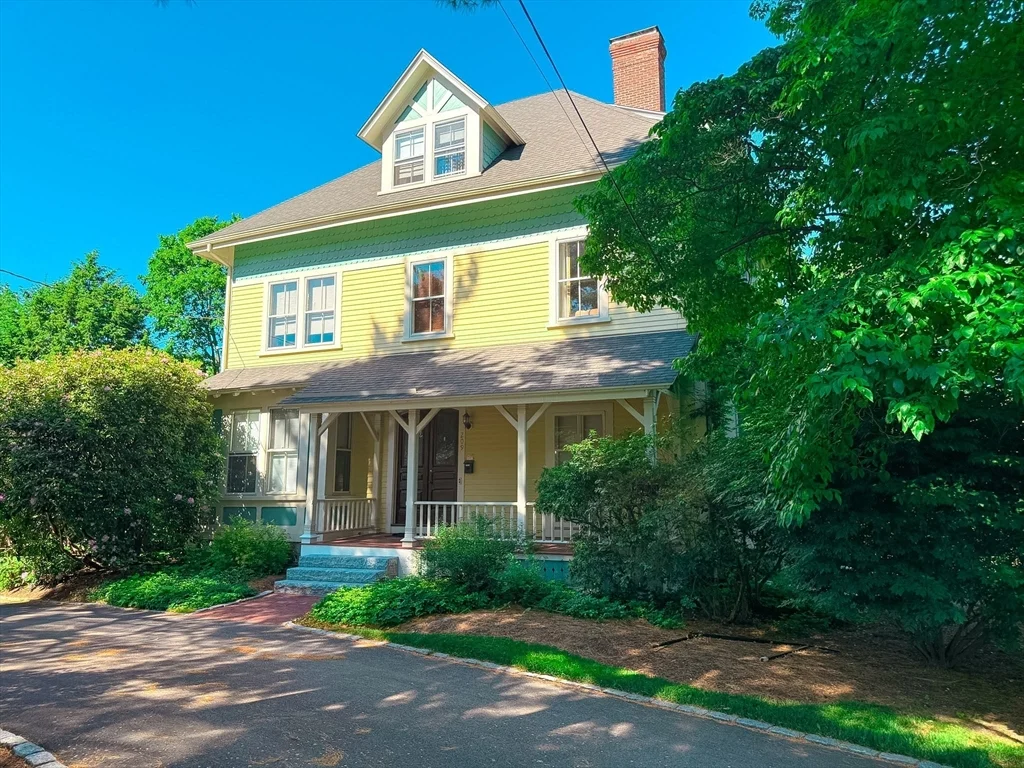 2 bed, 1 bath apartment for rent at 209 Bacon St Unit 1, Natick — photo 1 of 20