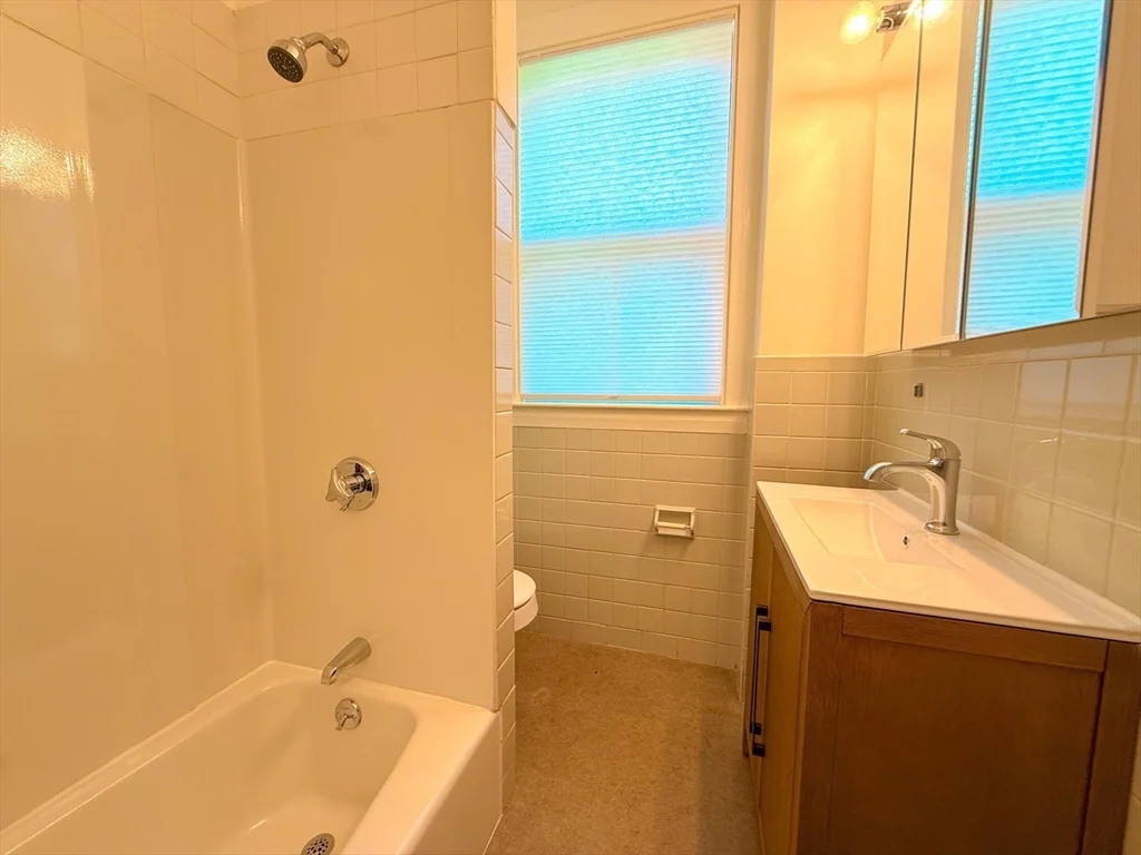 2 bed, 1 bath apartment for rent at 209 Bacon St Unit 1, Natick — photo 14 of 20