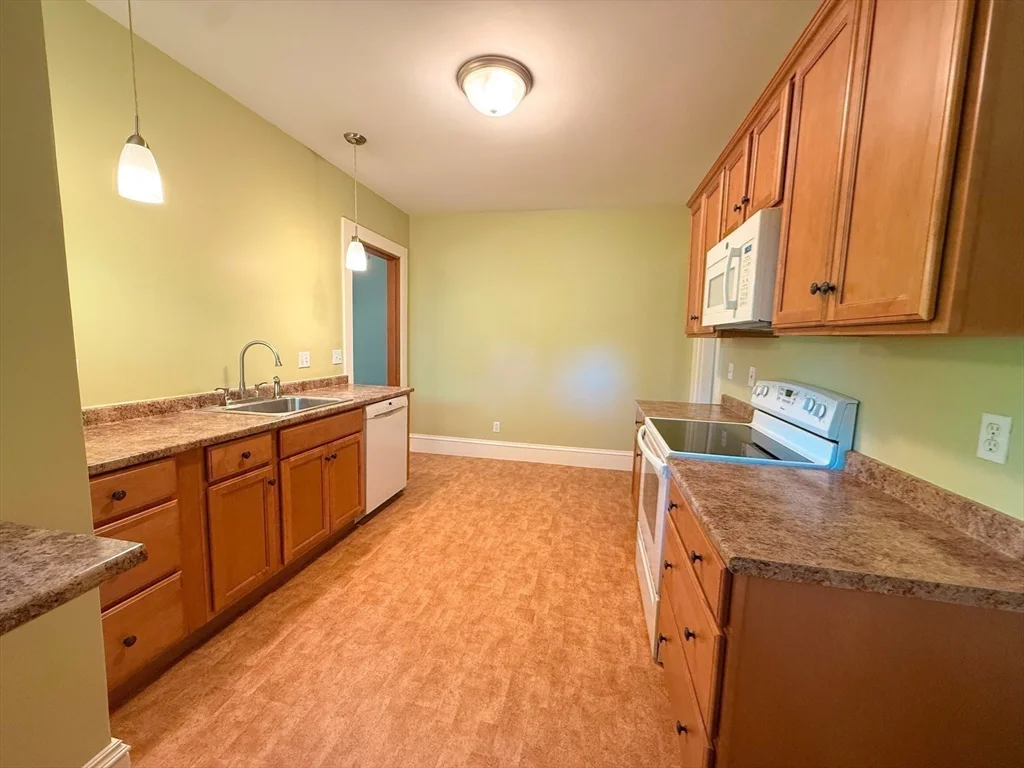 2 bed, 1 bath apartment for rent at 209 Bacon St Unit 1, Natick — photo 11 of 20