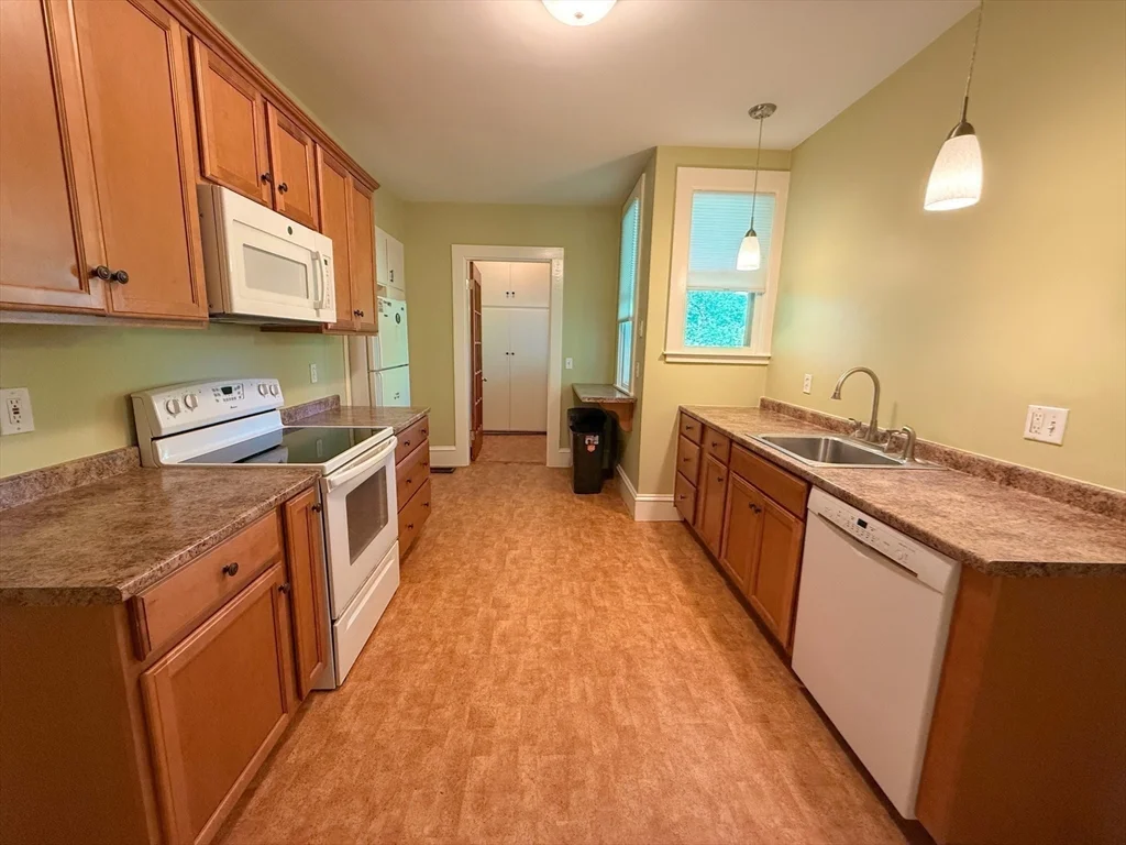 2 bed, 1 bath apartment for rent at 209 Bacon St Unit 1, Natick — photo 10 of 20
