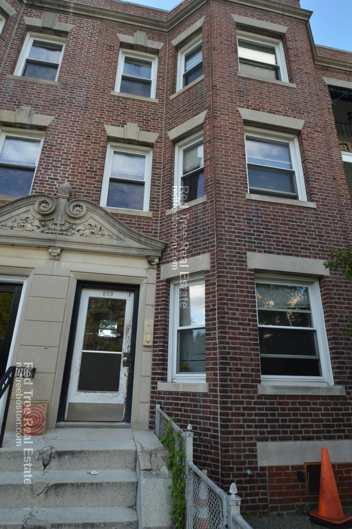 4 bed, 2 bath apartment for rent at 209 Chestnut Hill Ave Unit 2, Brighton — photo 27 of 29