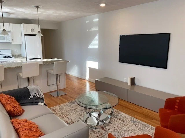 1 bed, 1 bath apartment for rent at 209 Commonwealth Ave Unit 1, Chestnut Hill — photo 2 of 13