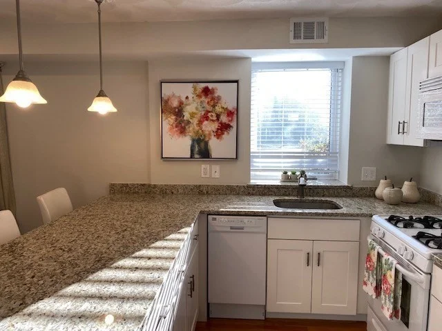 1 bed, 1 bath apartment for rent at 209 Commonwealth Ave Unit 1, Chestnut Hill — photo 4 of 13