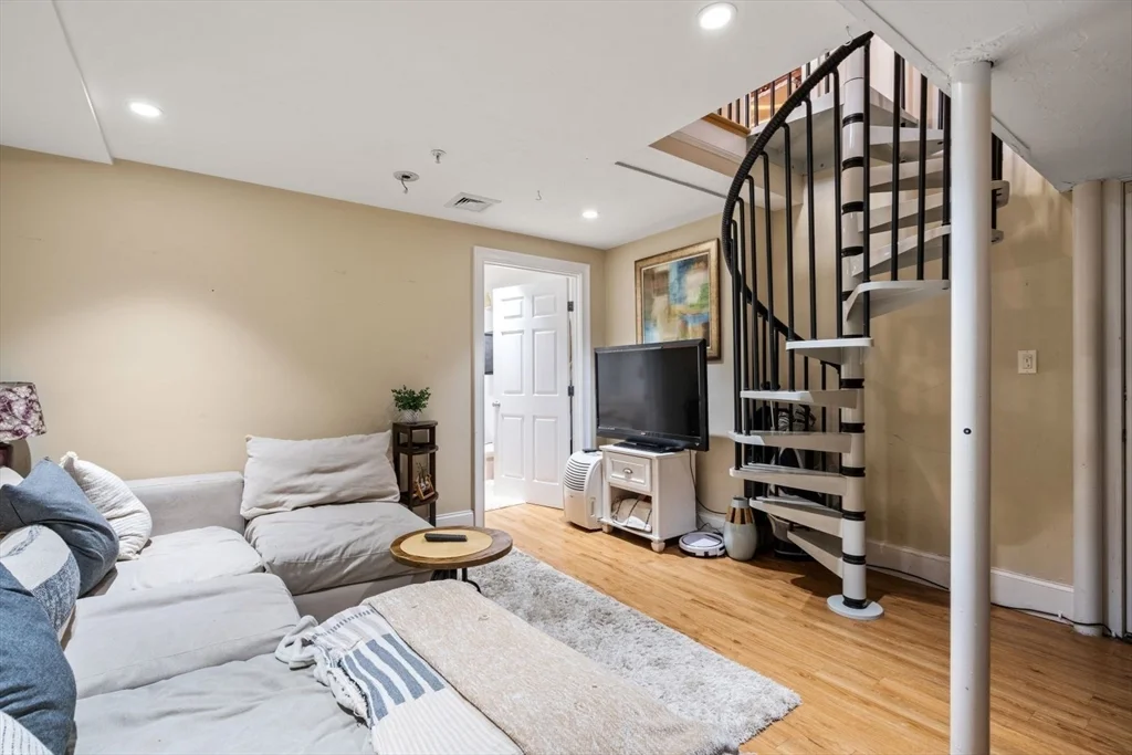 3 bed, 2 bath apartment for rent at 209 D St Unit 2, South Boston — photo 20 of 22