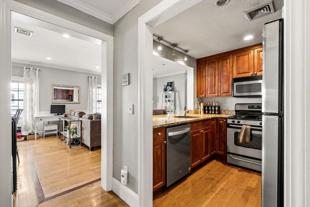 3 bed, 2 bath apartment for rent at 209 D St Unit 2, South Boston — photo 8 of 22