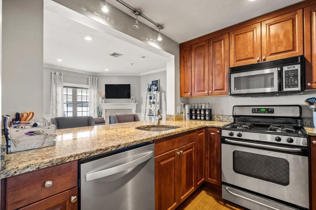 3 bed, 2 bath apartment for rent at 209 D St Unit 2, South Boston — photo 7 of 22