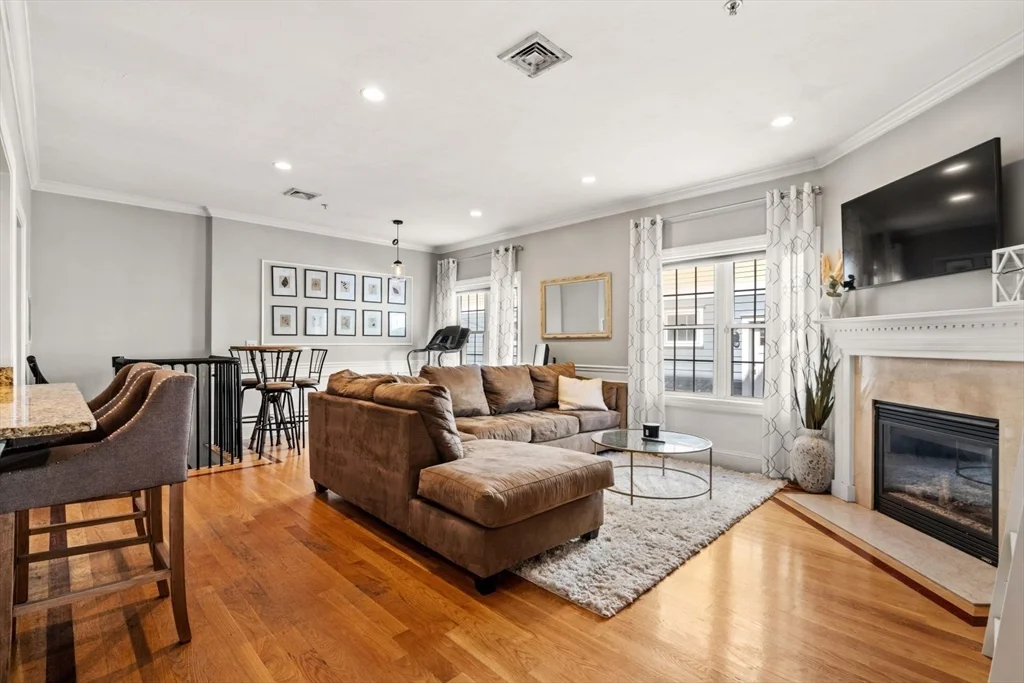 3 bed, 2 bath apartment for rent at 209 D St Unit 2, South Boston — photo 1 of 22
