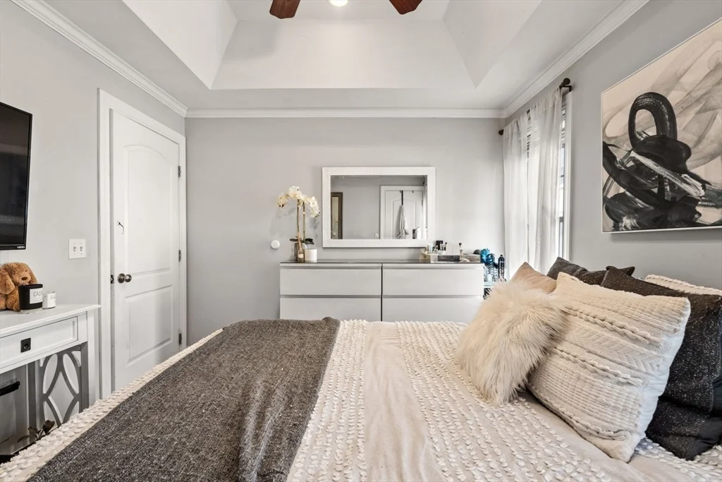 3 bed, 2 bath apartment for rent at 209 D St Unit 2, South Boston — photo 10 of 22
