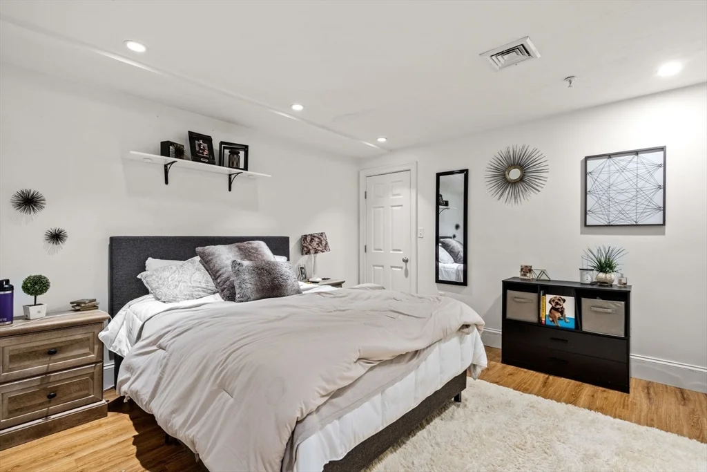 3 bed, 2 bath apartment for rent at 209 D St Unit 2, South Boston — photo 17 of 22