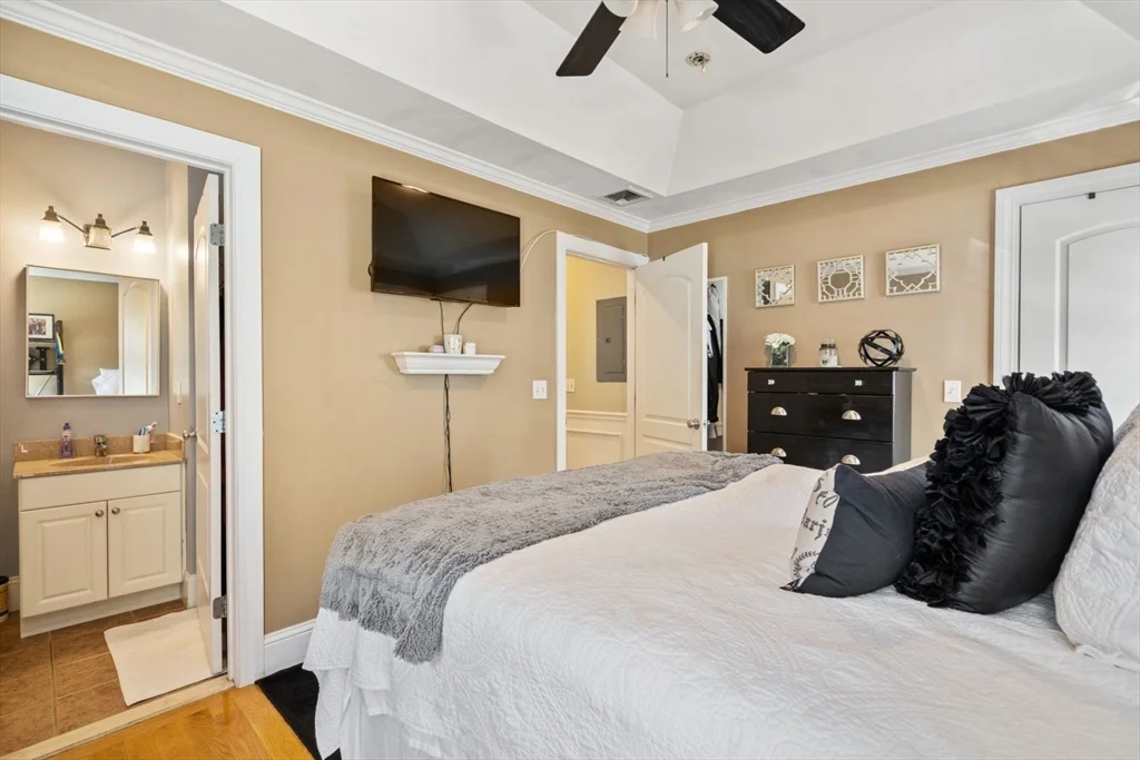 3 bed, 2 bath apartment for rent at 209 D St Unit 2, South Boston — photo 15 of 22