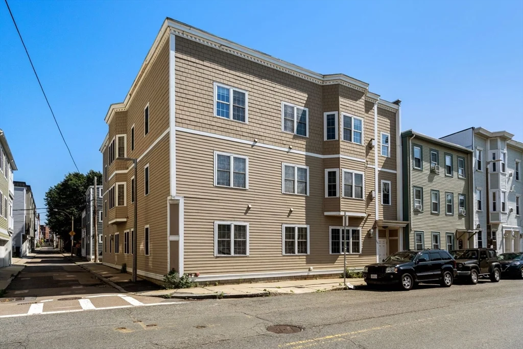 3 bed, 2 bath apartment for rent at 209 D St Unit 2, South Boston — photo 22 of 22