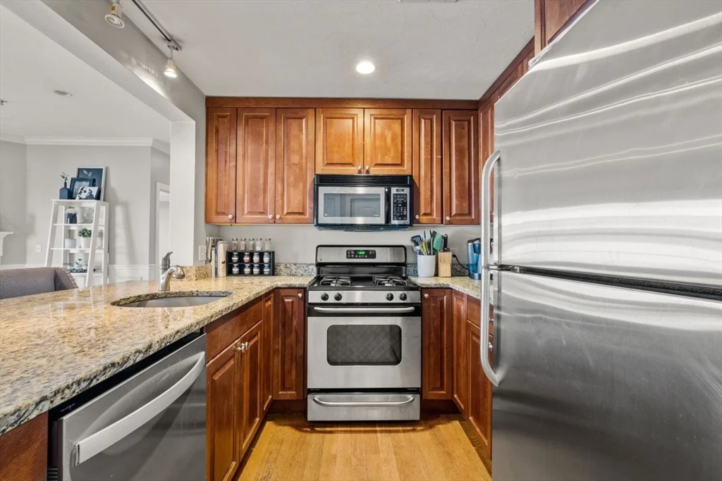 3 bed, 2 bath apartment for rent at 209 D St Unit 2, South Boston — photo 6 of 22
