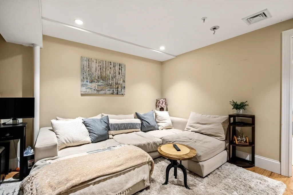3 bed, 2 bath apartment for rent at 209 D St Unit 2, South Boston — photo 18 of 22