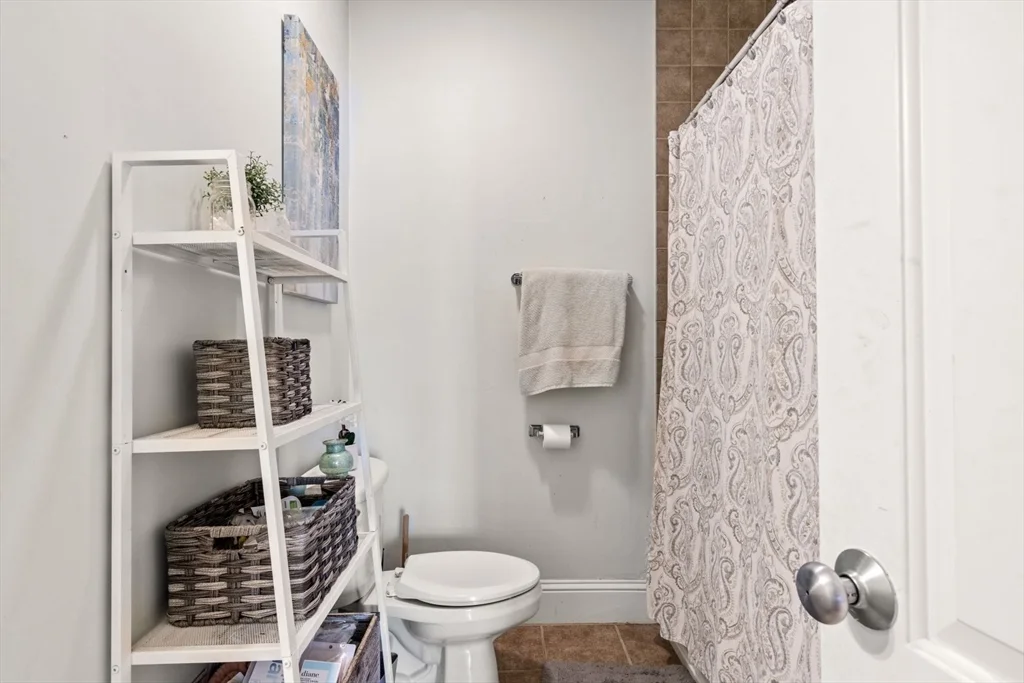3 bed, 2 bath apartment for rent at 209 D St Unit 2, South Boston — photo 12 of 22