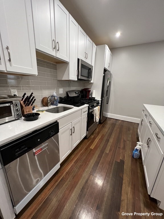 4 bed, 2 bath apartment for rent at 209 East Cottage St Unit 2, Dorchester — photo 2 of 12
