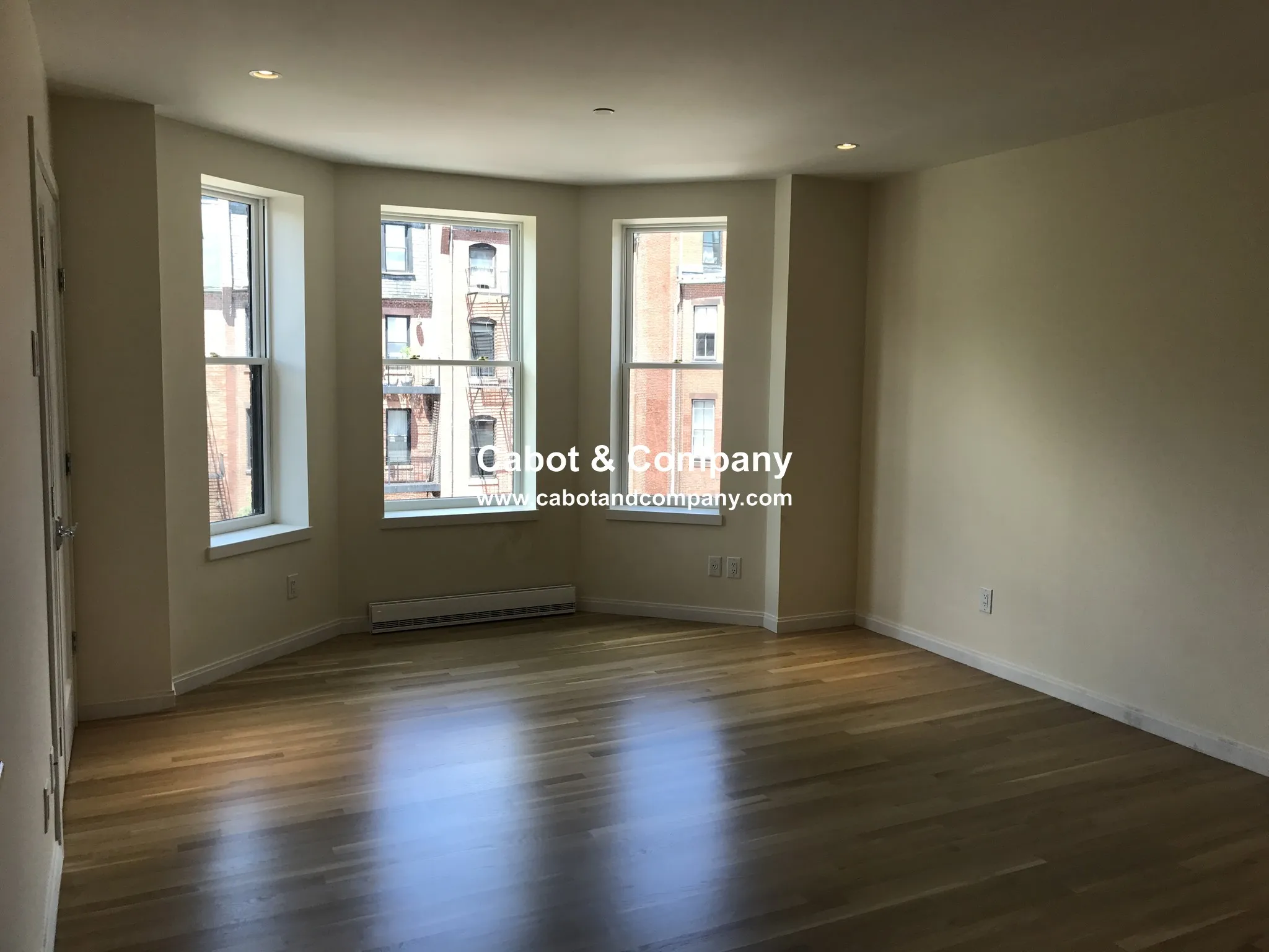 Studio bed, 1 bath apartment for rent at 209 Newbury St Unit 4, Back Bay — photo 2 of 6