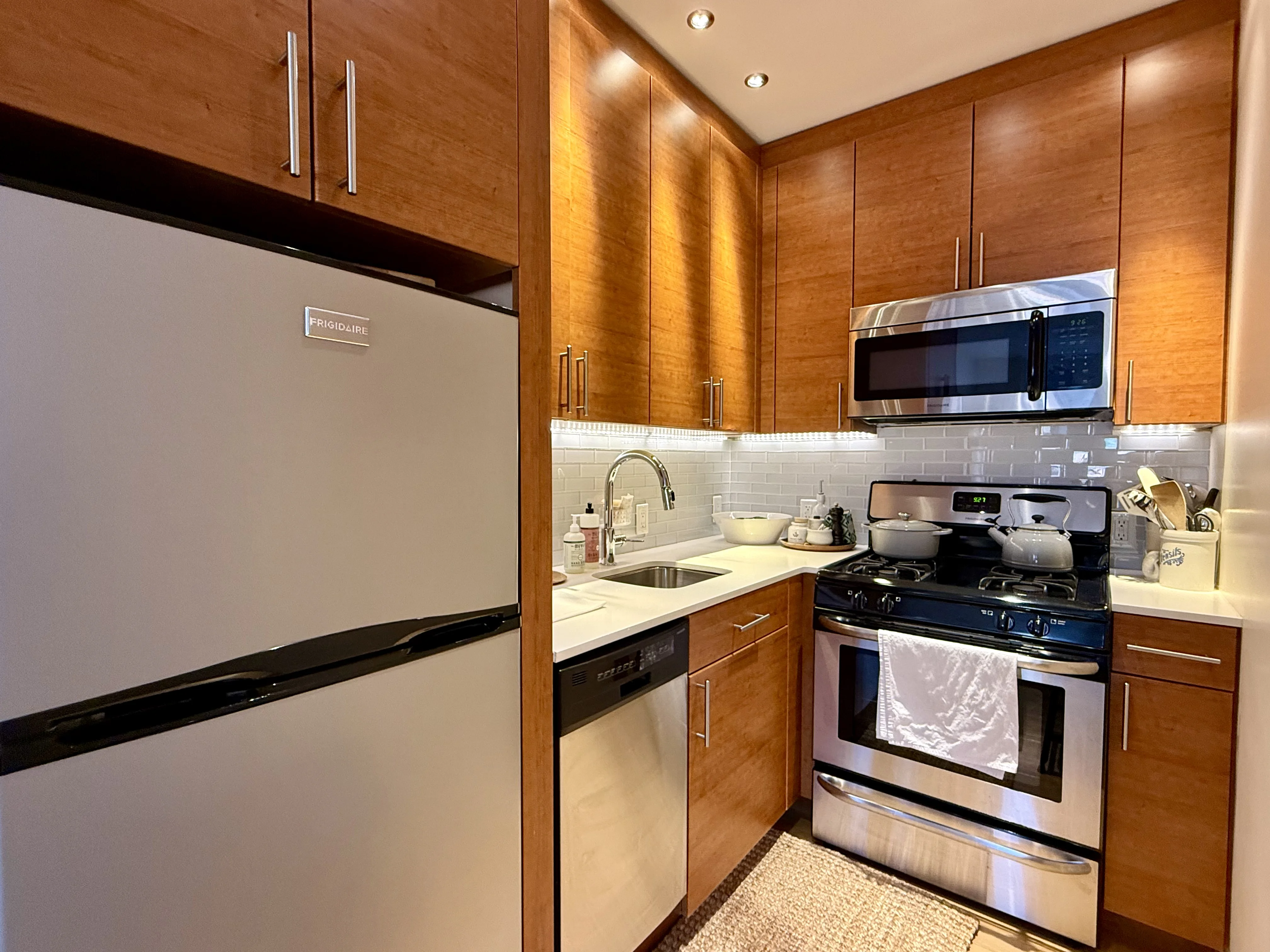 Studio bed, 1 bath apartment for rent at 209 Newbury St Unit 4A, Back Bay — photo 8 of 9
