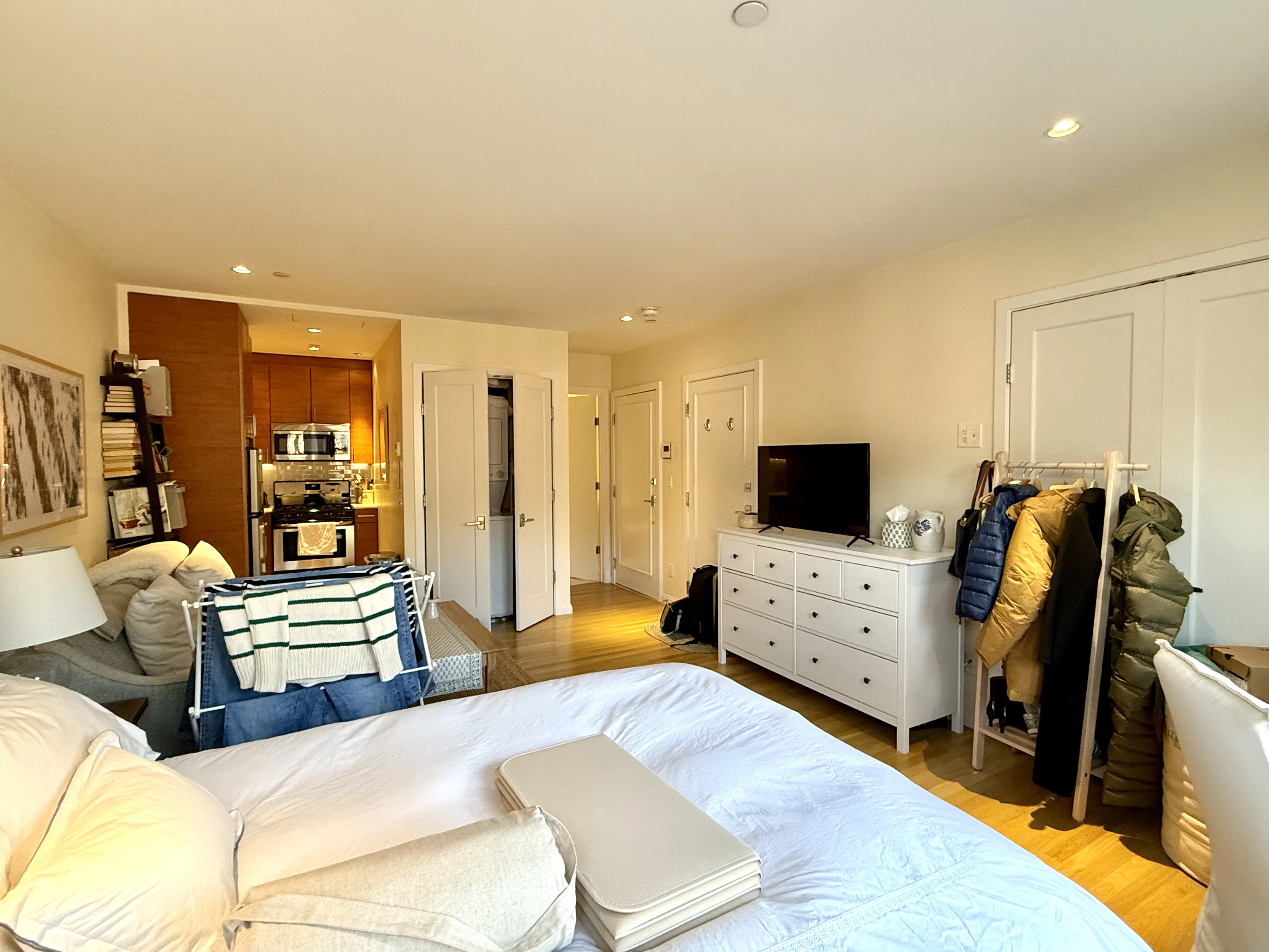 Studio bed, 1 bath apartment for rent at 209 Newbury St Unit 4A, Back Bay — photo 4 of 9