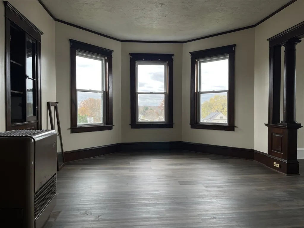 3 bed, 1 bath apartment for rent at 209 Pilgrim Ave Unit 3, Worcester — photo 17 of 21