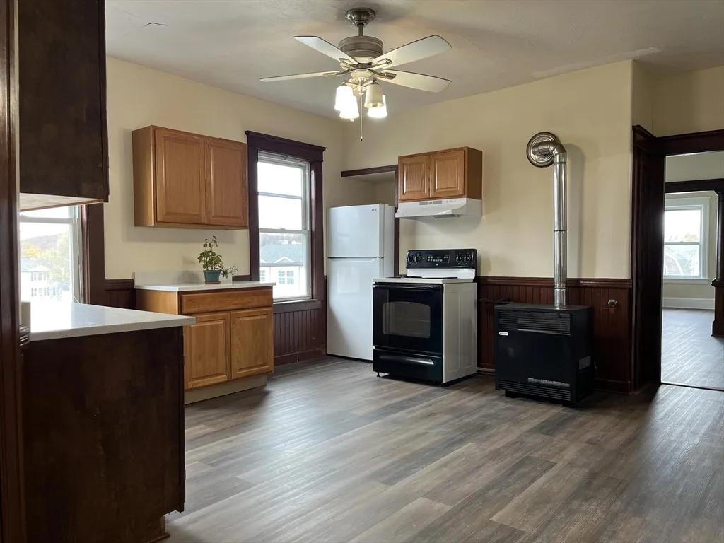 3 bed, 1 bath apartment for rent at 209 Pilgrim Ave Unit 3, Worcester — photo 2 of 21