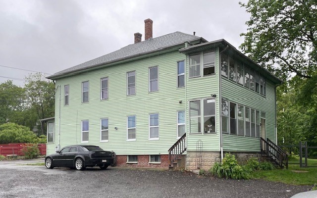 2 bed, 1 bath apartment for rent at 209 Sterling St Unit 2, Clinton — photo 2 of 30